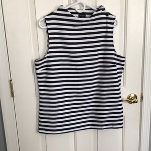 Talbots sleeveless top with button detail. Size Large